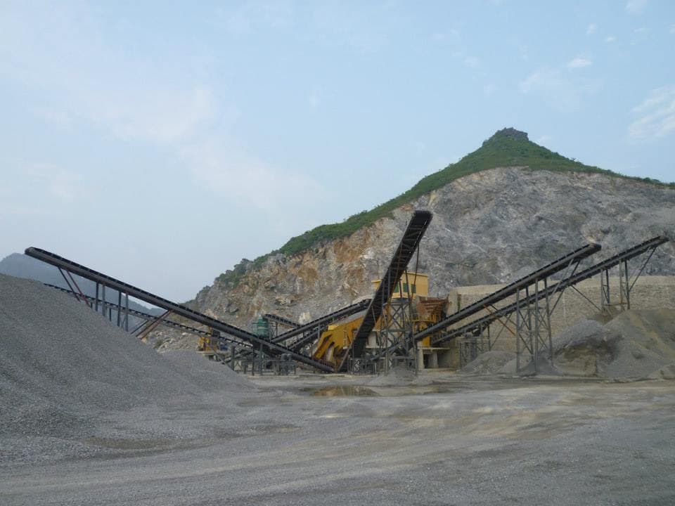 Advanced design stone crushing plant from Hongji